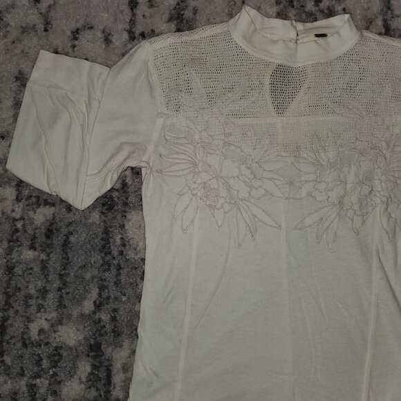 Free People Tops - Free People Embroidered White on White Small 🎇🎇
